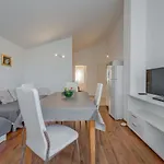 Apartment Pikolo Omis *