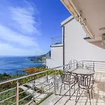 Pikolo Omis Apartment Tice