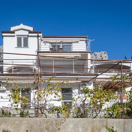 Pikolo Omis Appartement *