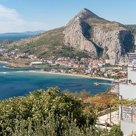 Pikolo Omis Apartment