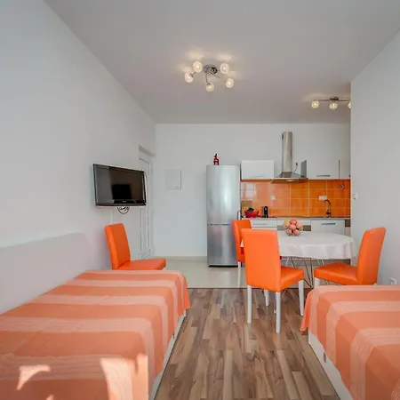 Apartment Pikolo Omis *