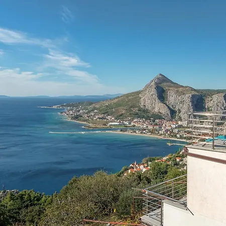Pikolo Omis Apartment