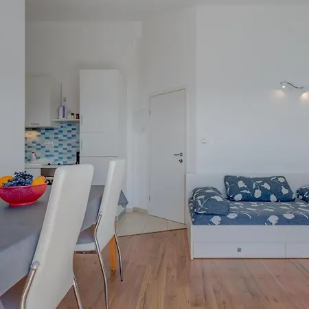 Apartment Pikolo Omis Tice