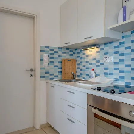 Apartment Pikolo Omis *