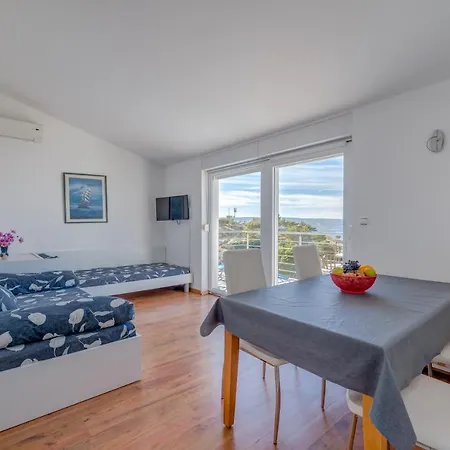 Apartment Pikolo Omis