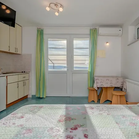 Apartment Pikolo Omis Tice