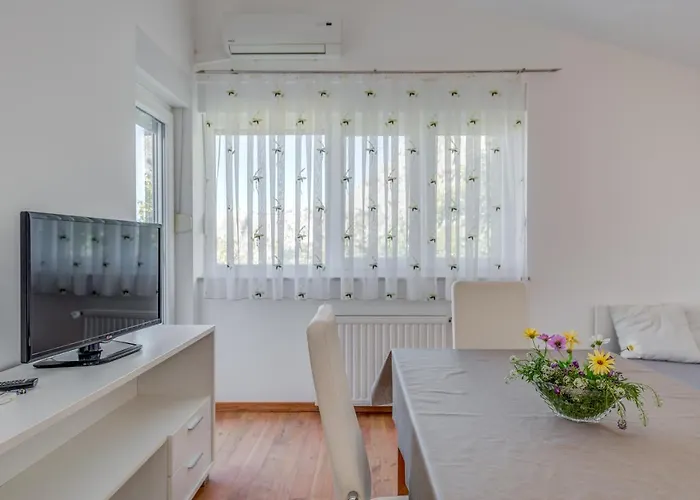 Pikolo Omis Appartement Tice