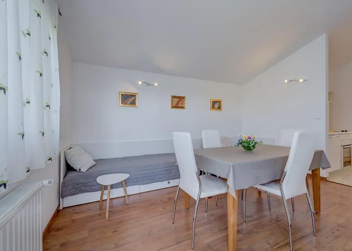 Pikolo Omis Appartement Tice
