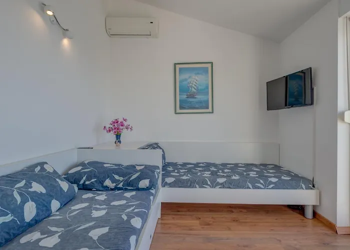Pikolo Omis Appartement Tice